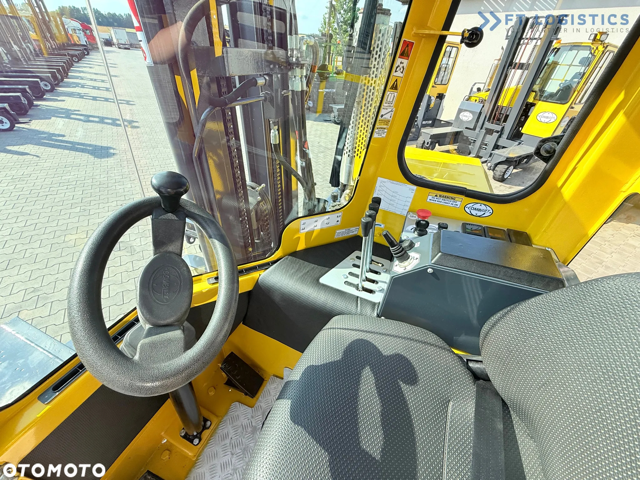 Combilift C3000 / GAS / TRIPLEX - 4900MM / JEDYNE 1537 MTH / POZYCJONER WIDEŁ / KABINA / JAK NOWY - 14