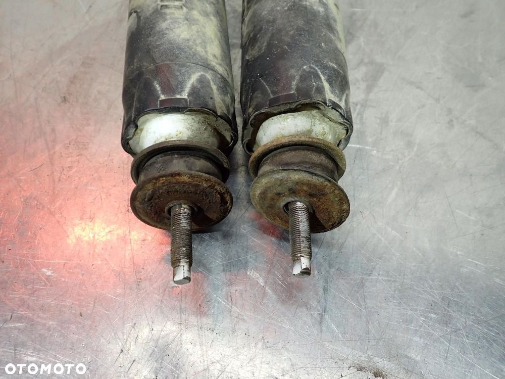 AMORTYZATORY TYLNE LIFT 2 CALE JEEP GRAND CHEROKEE 4.0 - 6