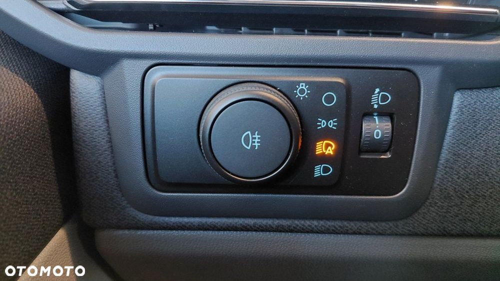 Ford Tourneo Custom - 26