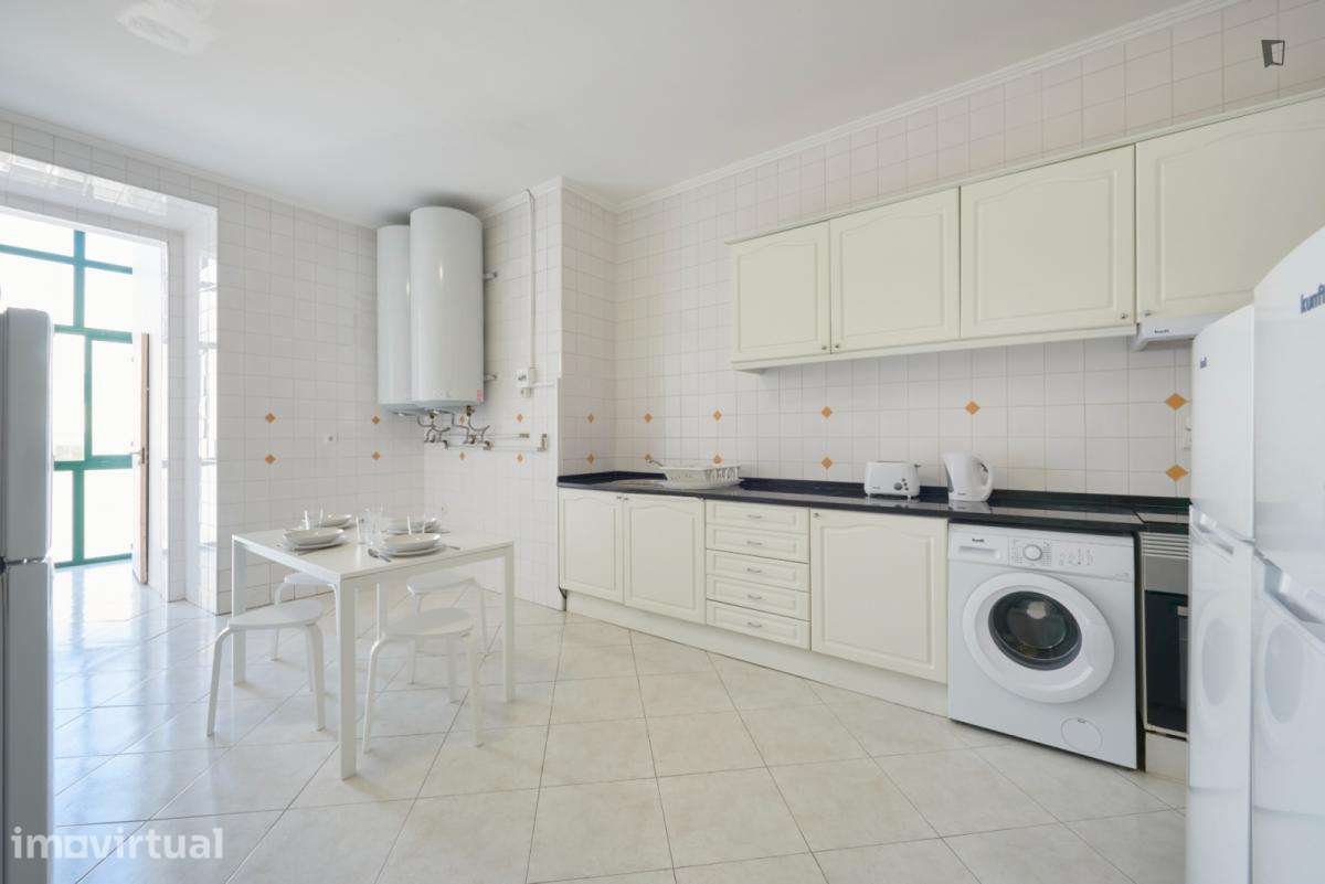 Quarto - localizado em Entrecampos Lisbon - Grande imagem: 5/12
