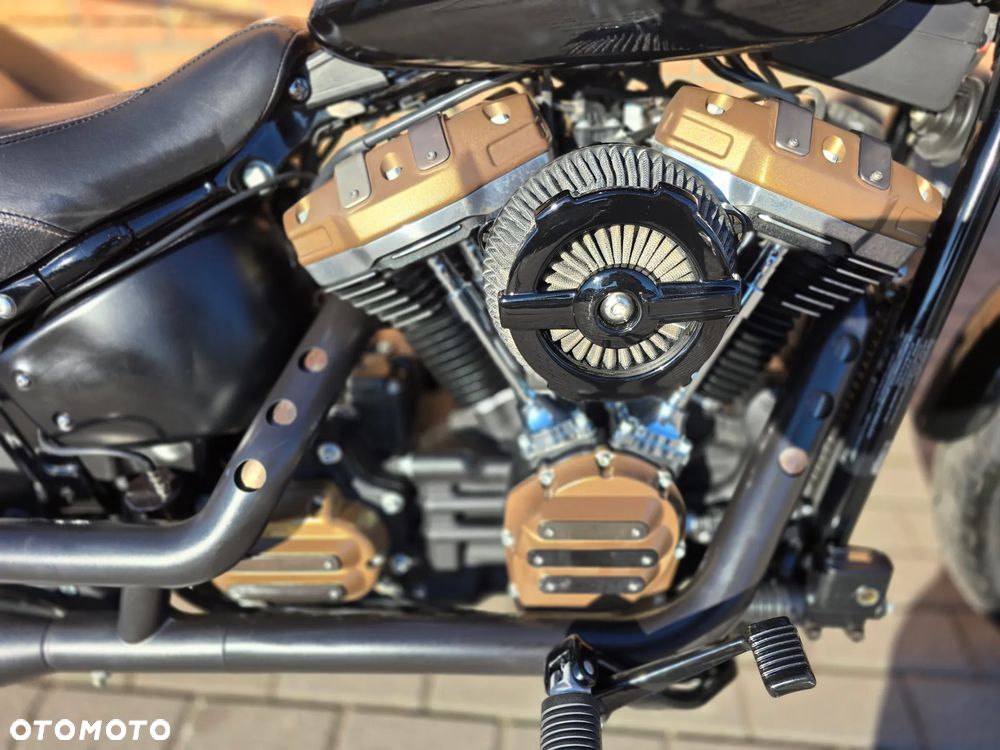 Harley-Davidson Softail Street Bob - 38