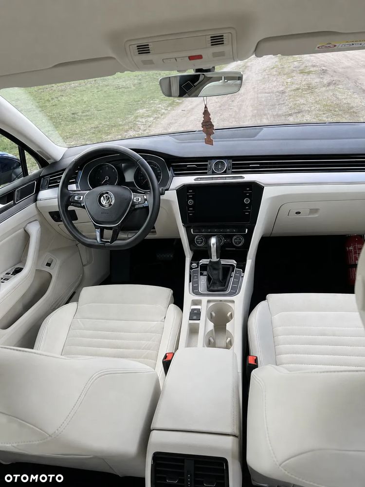 Volkswagen Passat - 21
