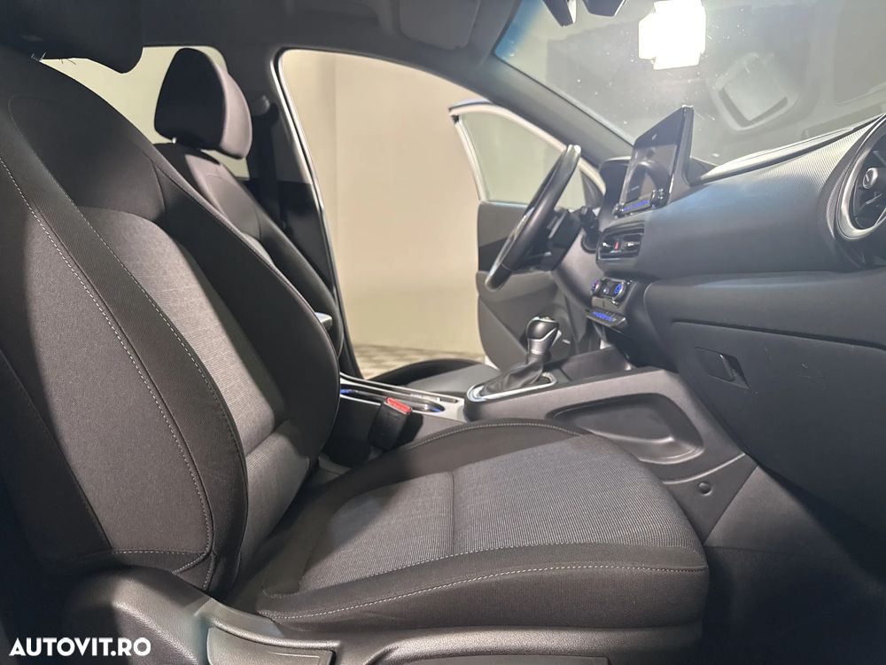 Hyundai KONA - 12