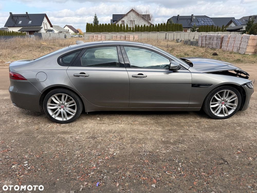 Jaguar XF P250 HSE - 21
