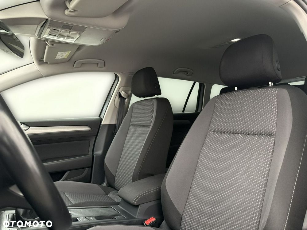 Volkswagen Passat - 12