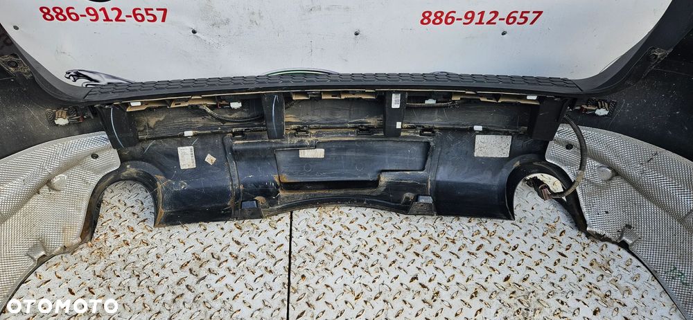 Dodge Durango III LIFT 2017- GT Kompletny zderzak tył pod 4x PDC oraz zaślepka na hak ZDERZAK POD 2 RURY kolor PXJ CZARNY  wersja GT - 22