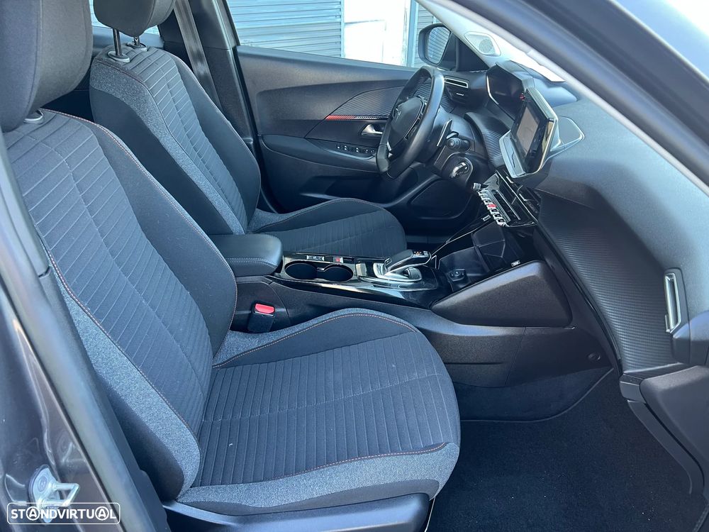 Peugeot 2008 1.2 PureTech Active Pack EAT8 - 17