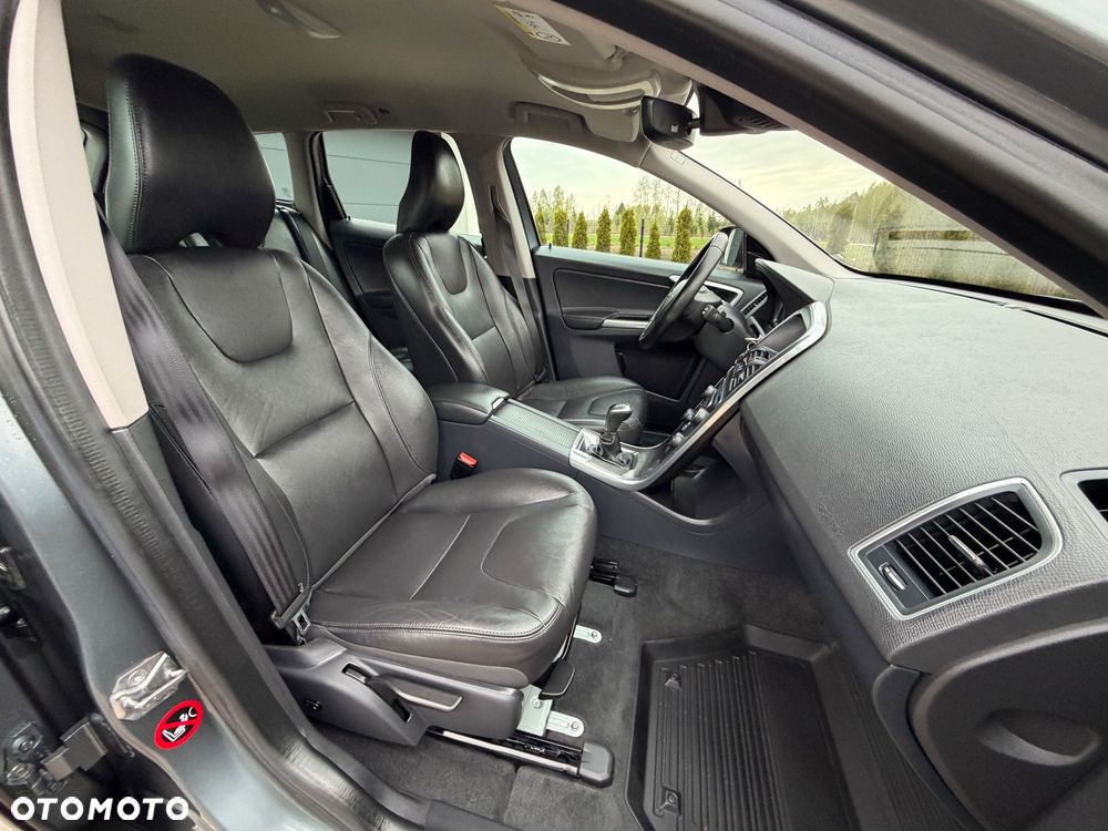 Volvo XC 60 D3 SCR Momentum - 38