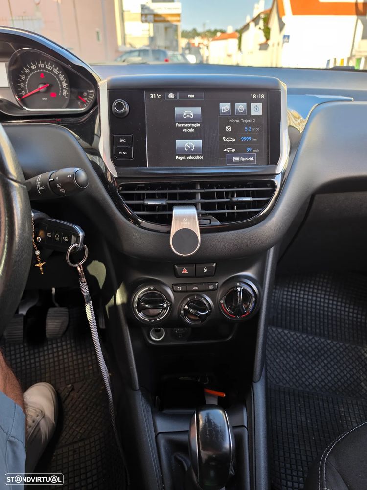 Peugeot 208 1.4 HDi SE Style - 8
