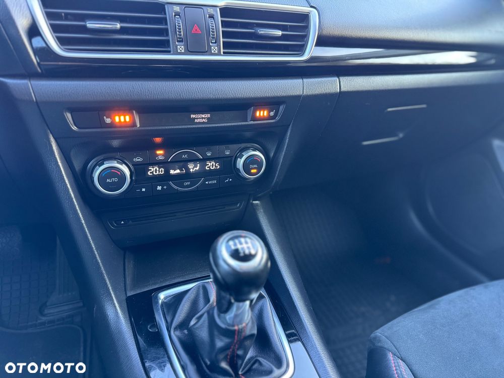 Mazda 3 SKYACTIV-G 120 NAKAMA - 33