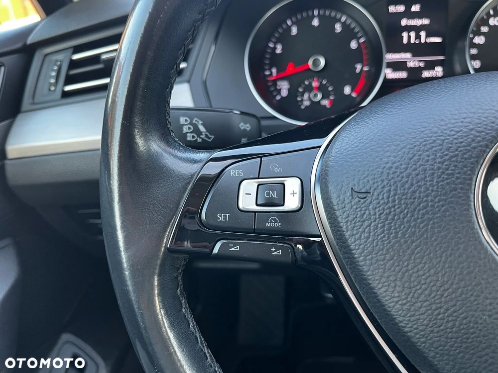Volkswagen Passat 1.4 TSI BMT Trendline - 23