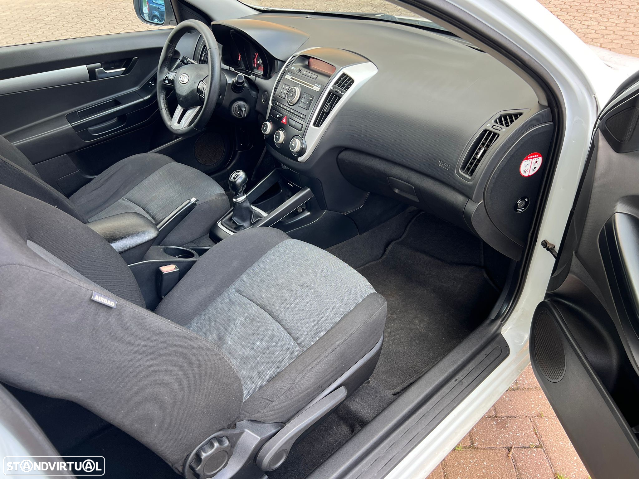 Kia Ceed S Coupé 1.6 CRDi EX - 7