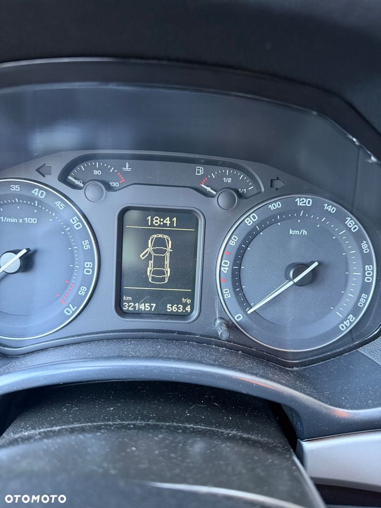Skoda Octavia 1.6 Ambiente - 4