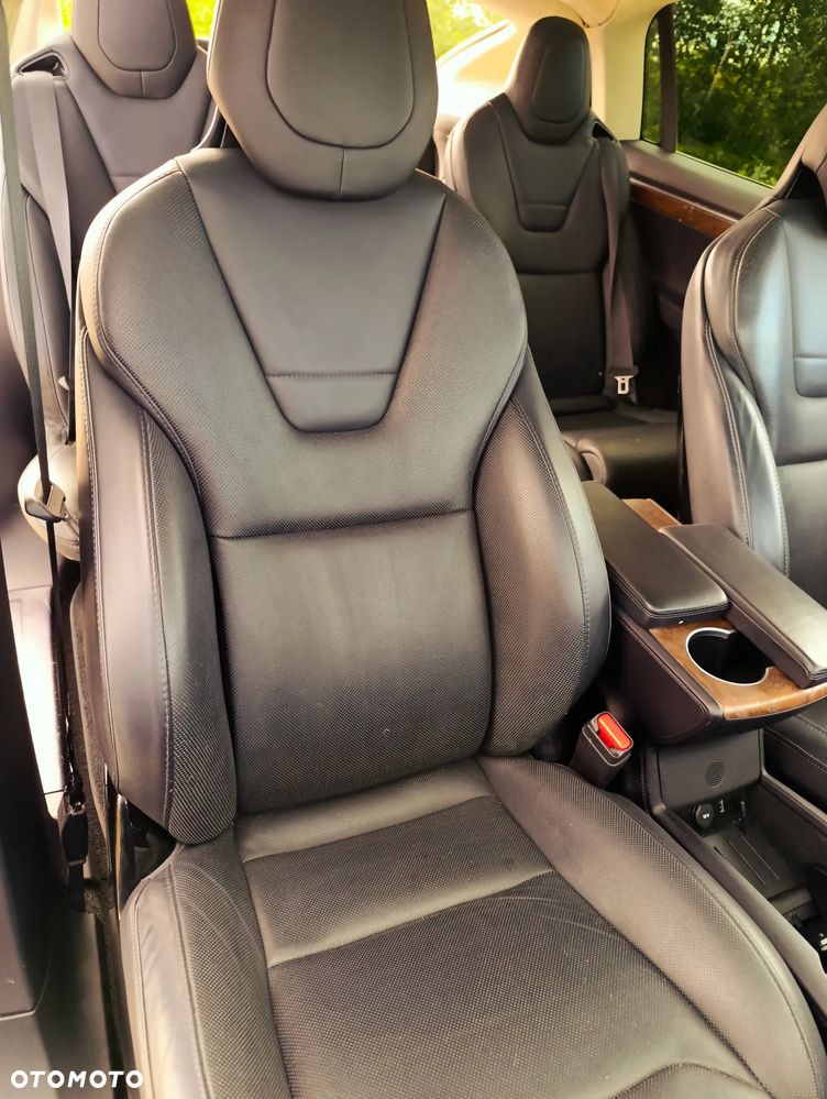 Tesla Model X - 27