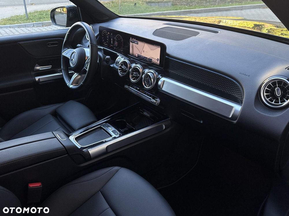 Mercedes-Benz GLB - 16