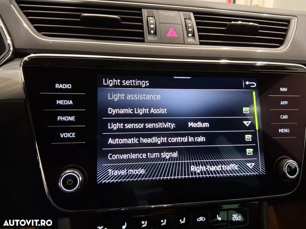 Skoda Superb 2.0 TDI DSG Ambition - 30