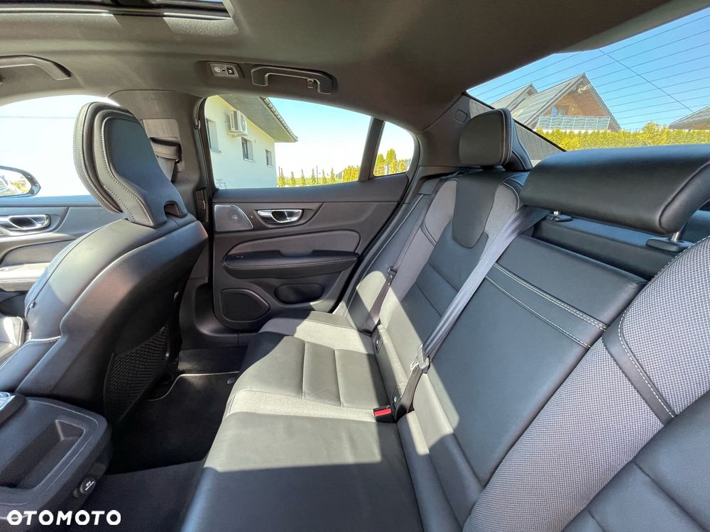 Volvo S60 T5 R-Design - 15