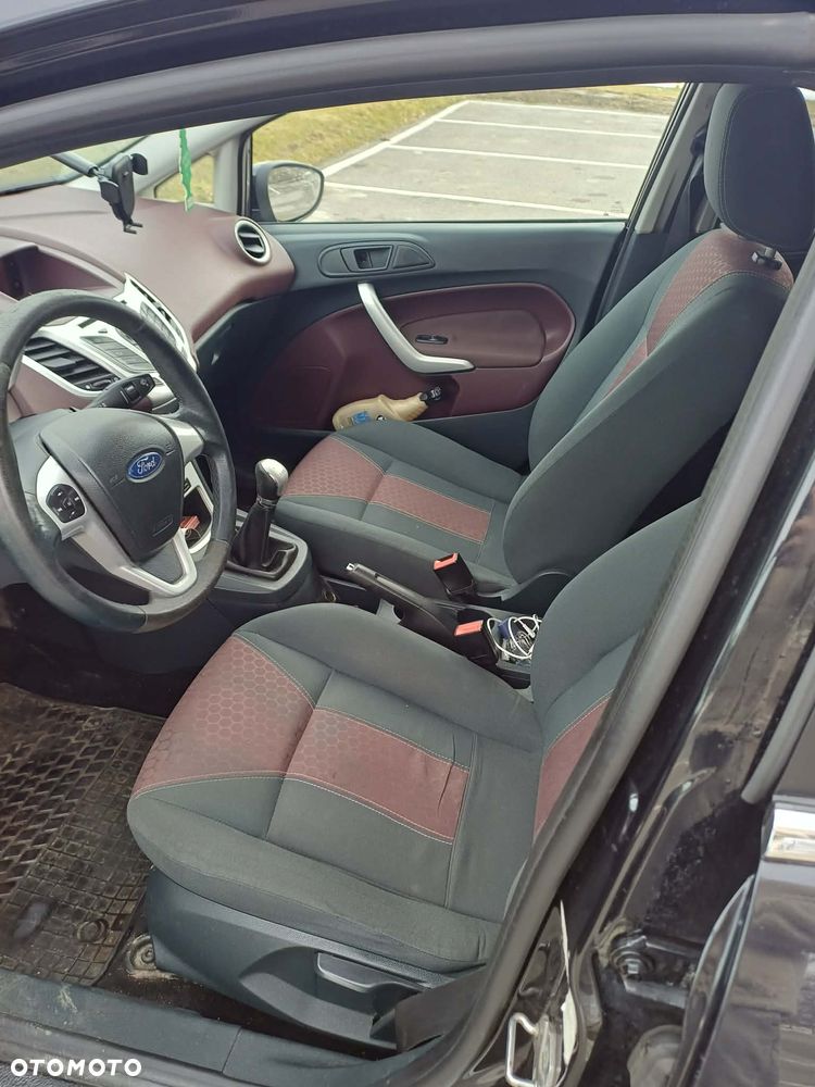 Ford Fiesta - 9