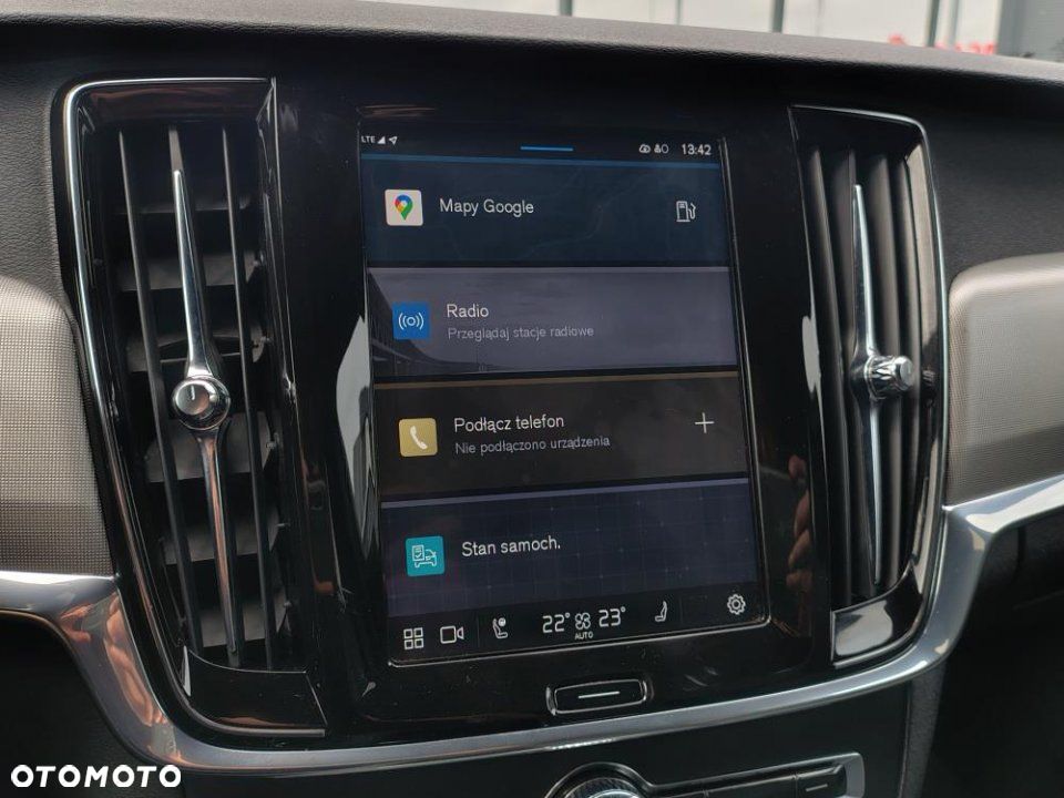 Volvo V90 Cross Country - 24