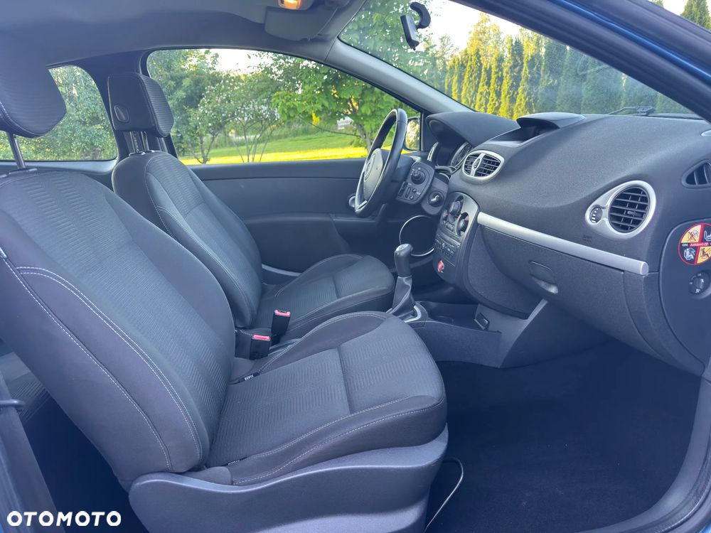 Renault Clio - 19