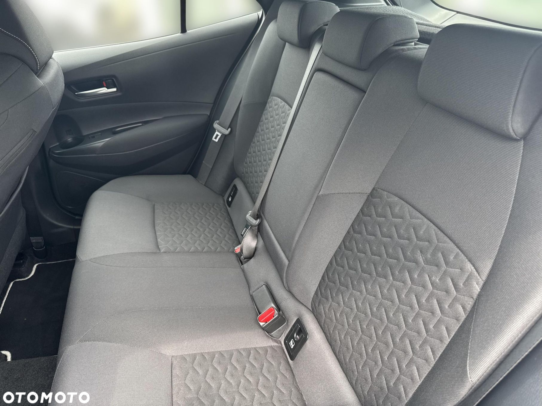 Toyota Corolla 1.8 Hybrid Comfort - 14
