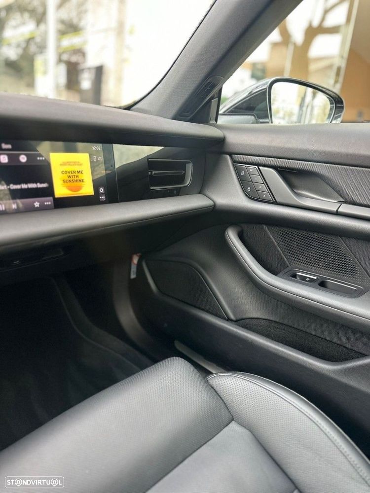 Porsche Taycan Cross Turismo 4S - 15