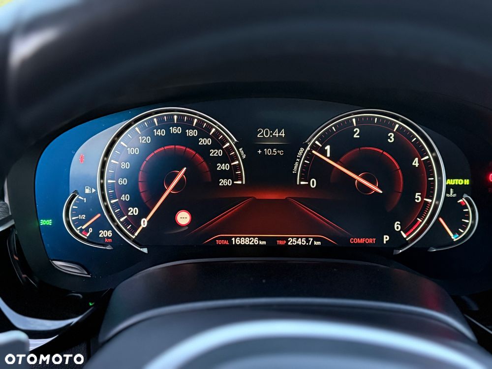 BMW Seria 5 520d M Sport - 33