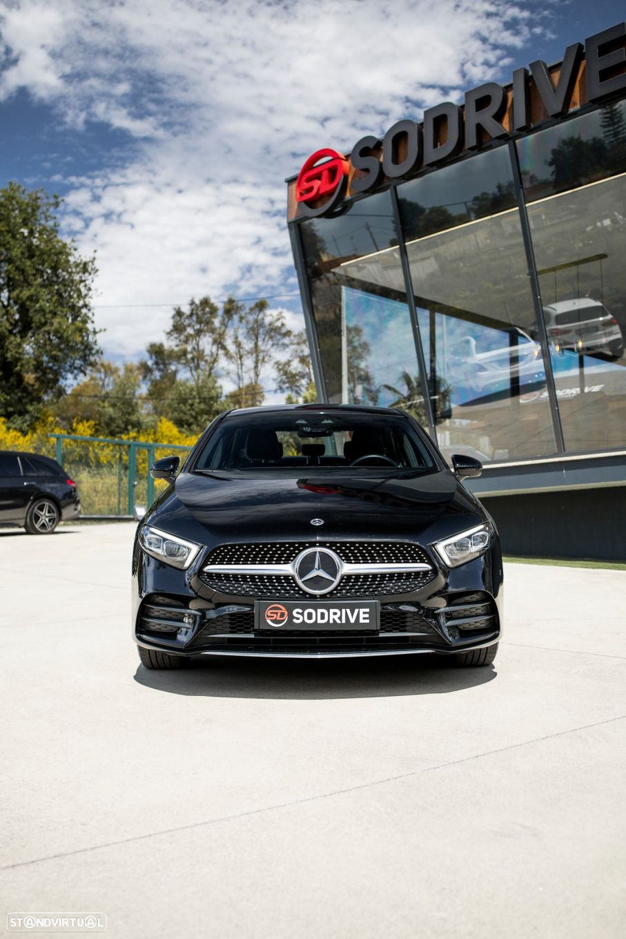 Mercedes-Benz A 250 Limousine e AMG Line - 3