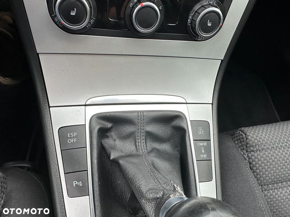Volkswagen Passat - 17