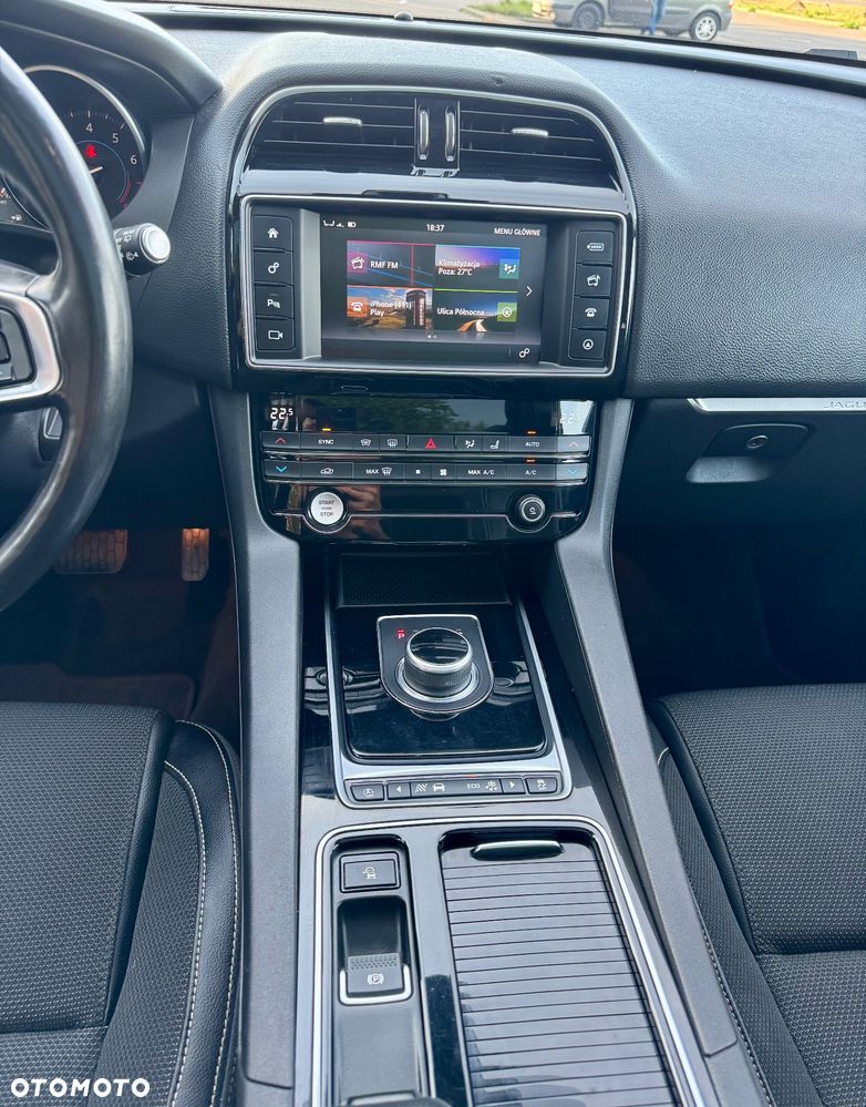 Jaguar F-Pace 2.0 i4P AWD R-Sport - 17
