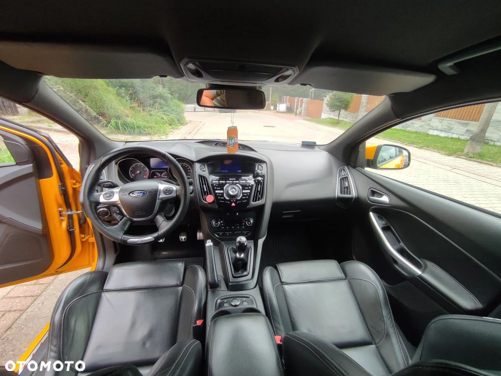Ford Focus ST - 10