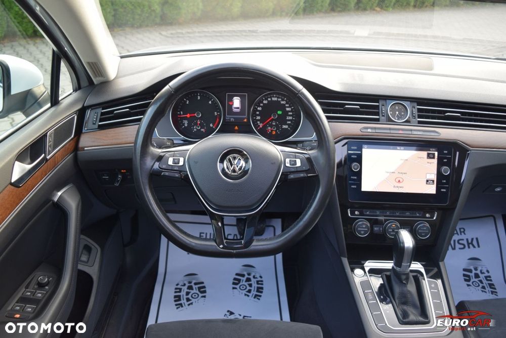 Volkswagen Passat - 12