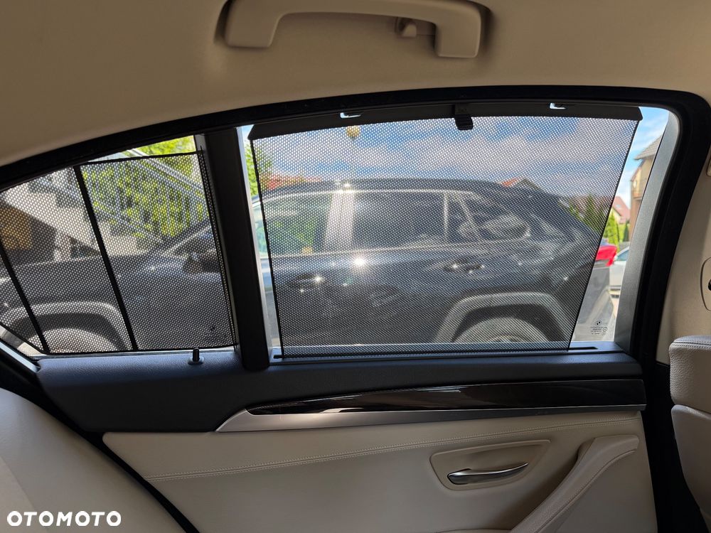 BMW Seria 5 523i - 12
