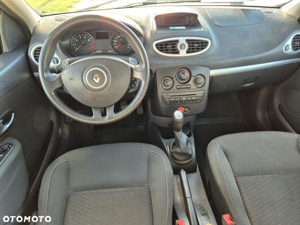 Renault Clio - 10