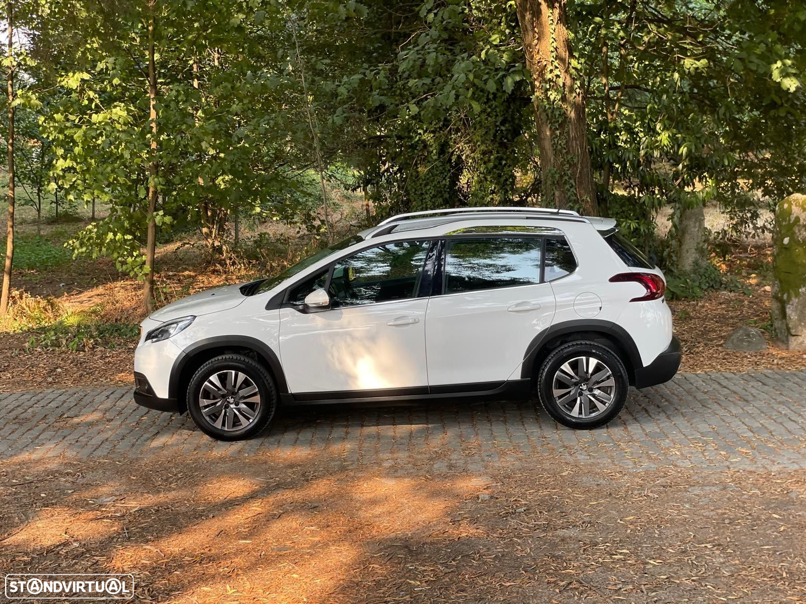 Peugeot 2008 1.2 PureTech Allure - 8