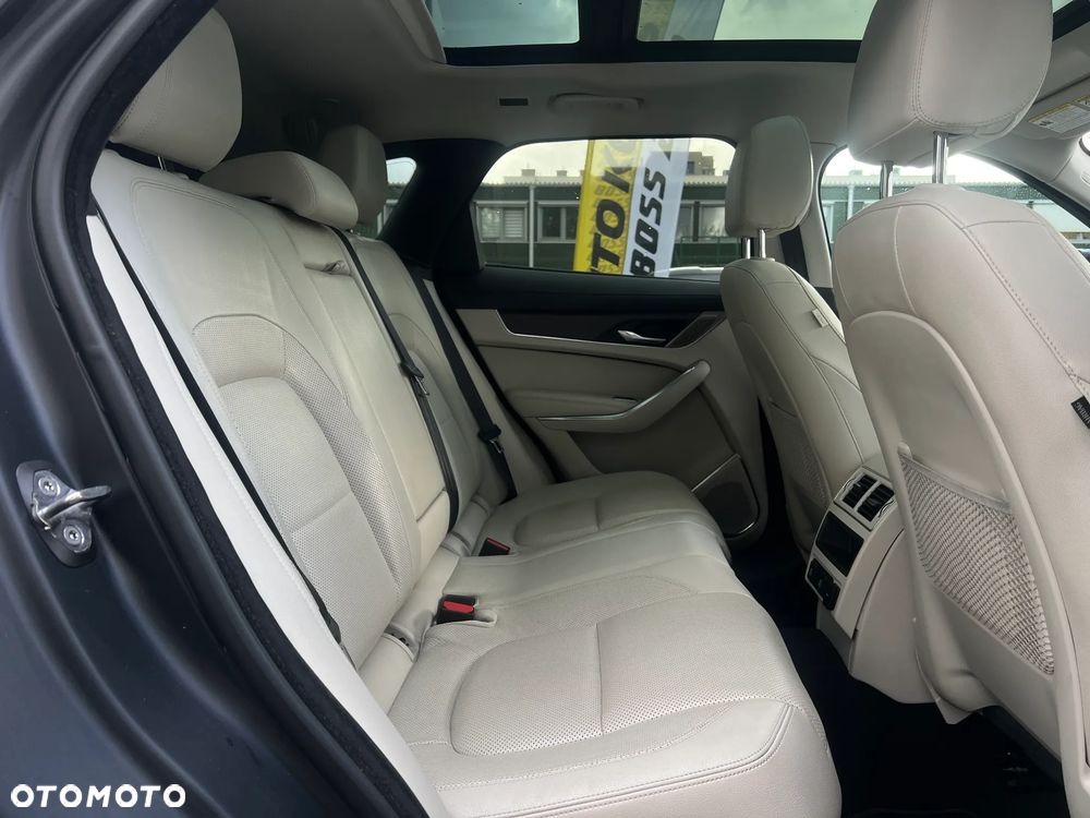 Jaguar F-Pace - 28