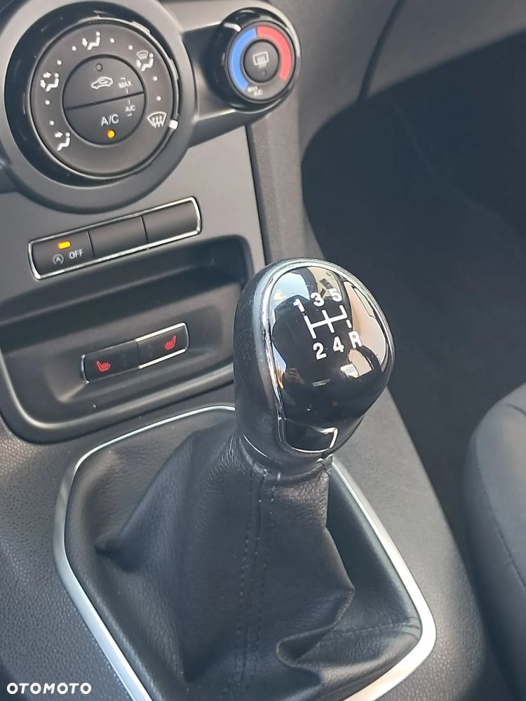 Ford Fiesta 1.0 Champions Edition - 38