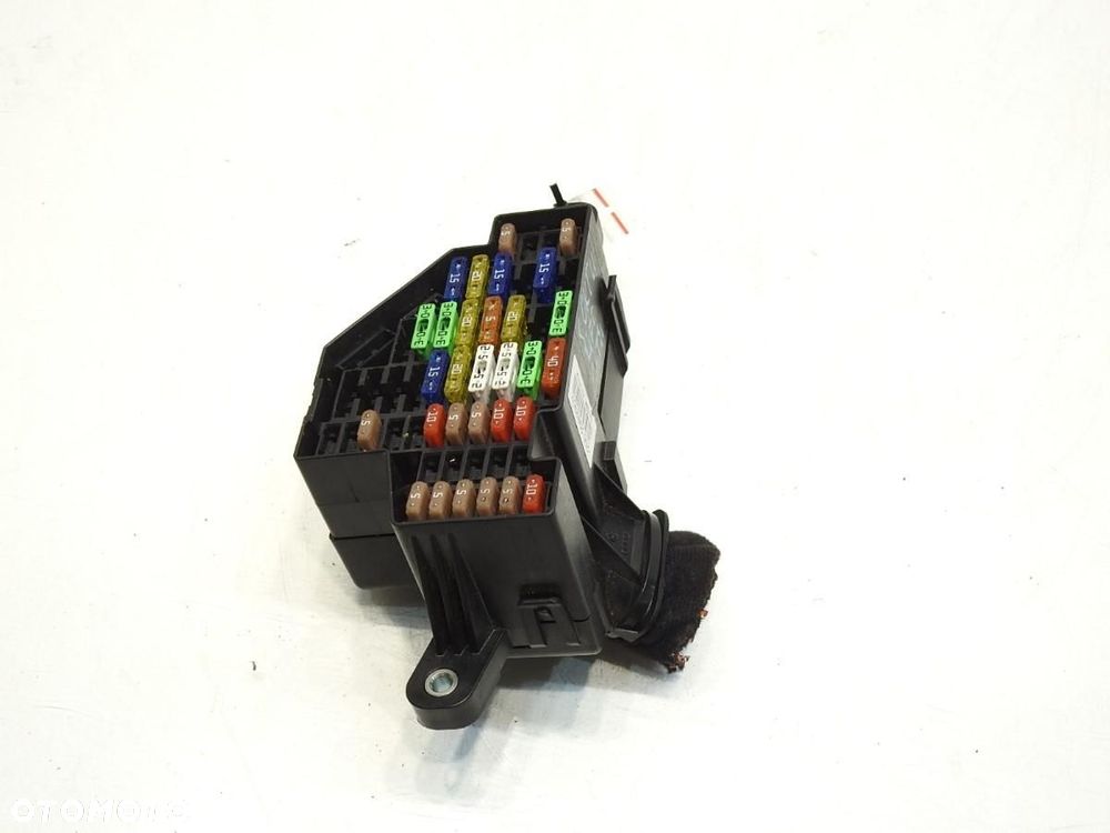 SKRZYNKA BEZPIECZNIKÓW SKODA OCTAVIA II 1.4 TSI - 5