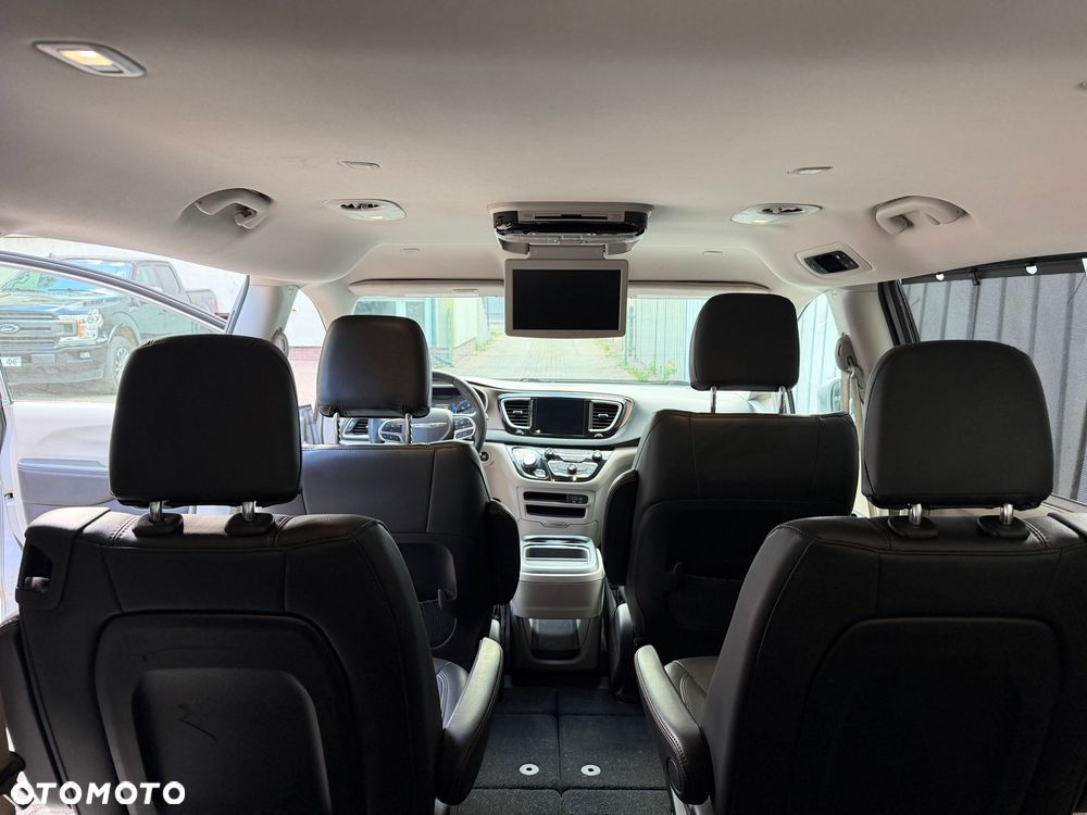 Chrysler Pacifica - 13