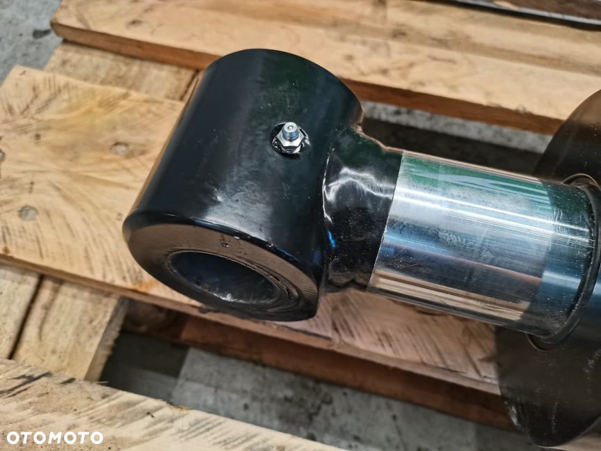 Siłownik wychyłu łyżki Manitou MLT 735 - 9