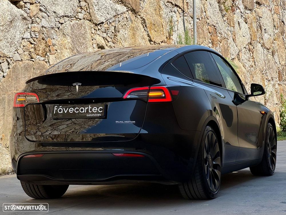 Tesla Model Y Performance Dual Motor AWD - 28