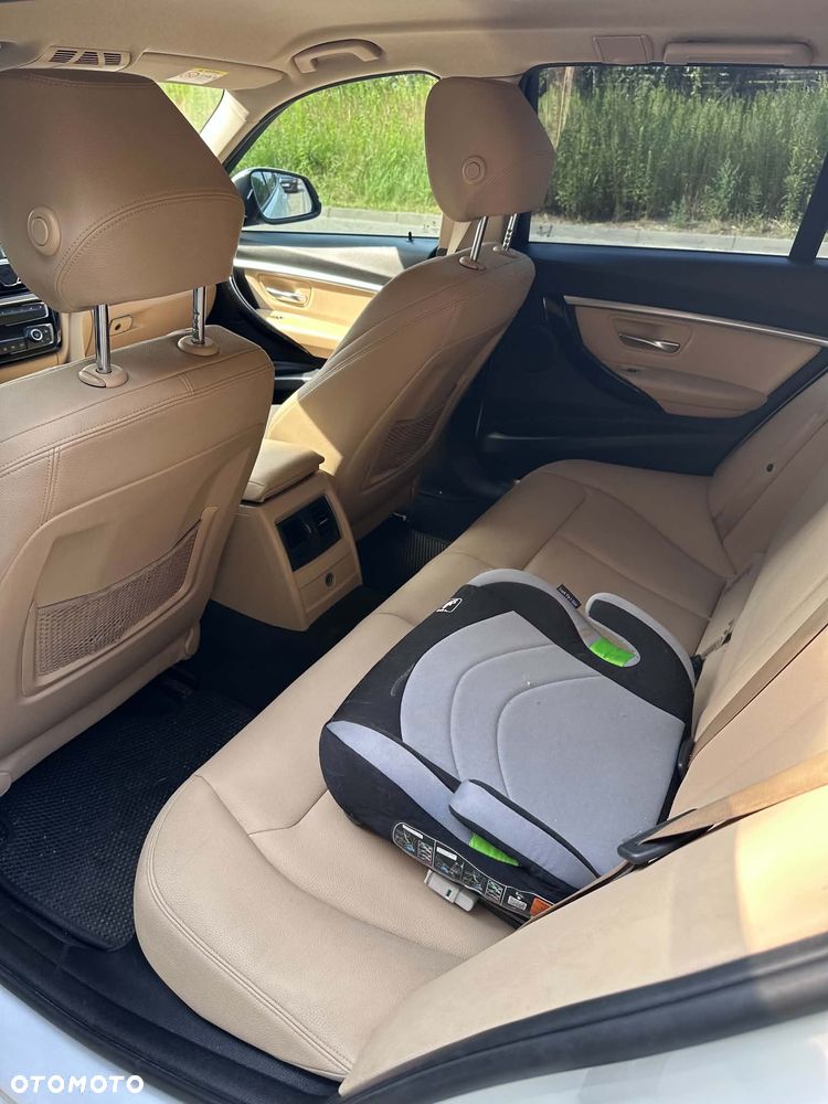BMW Seria 3 320i Luxury Line sport - 16