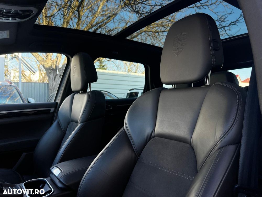 Porsche Cayenne - 27