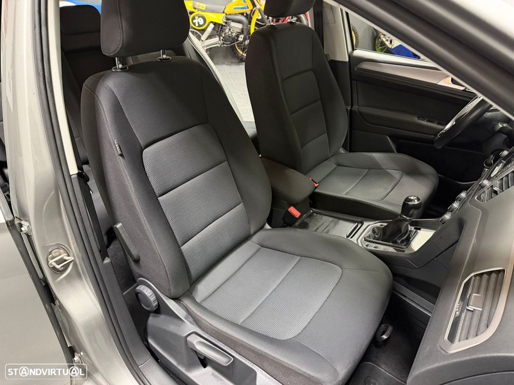 VW Golf Sportsvan 1.6 TDI Confortline BlueMotion - 21