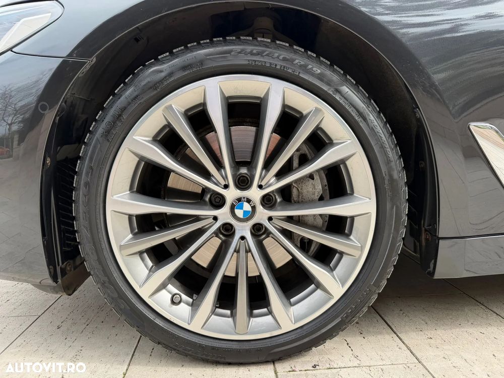 BMW Seria 5 530d xDrive AT MHEV - 29