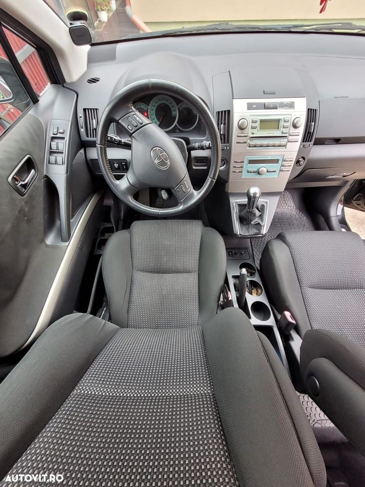 Toyota Corolla Verso 2.2 D-4D Luna - 12