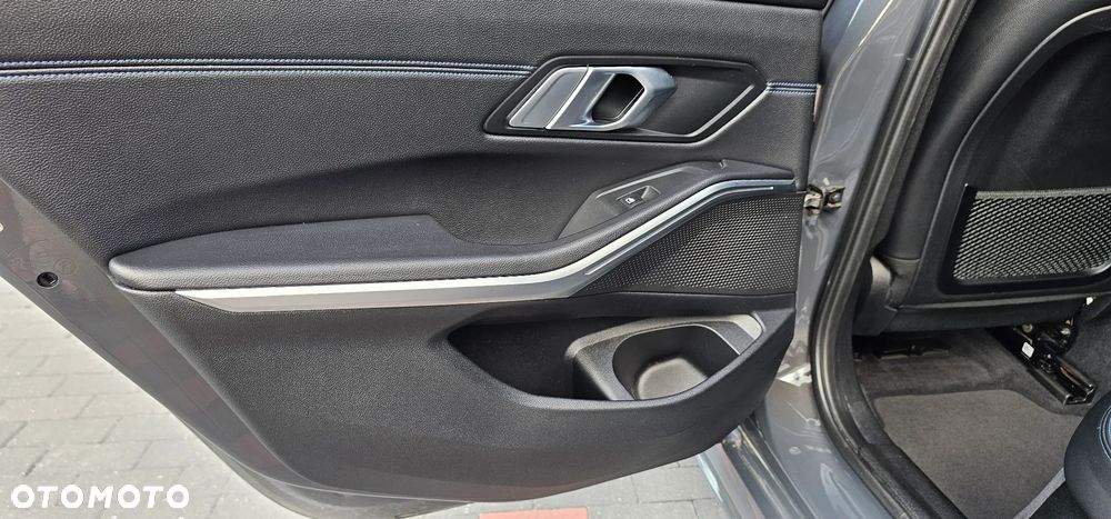 BMW Seria 3 320d xDrive M Sport sport - 13