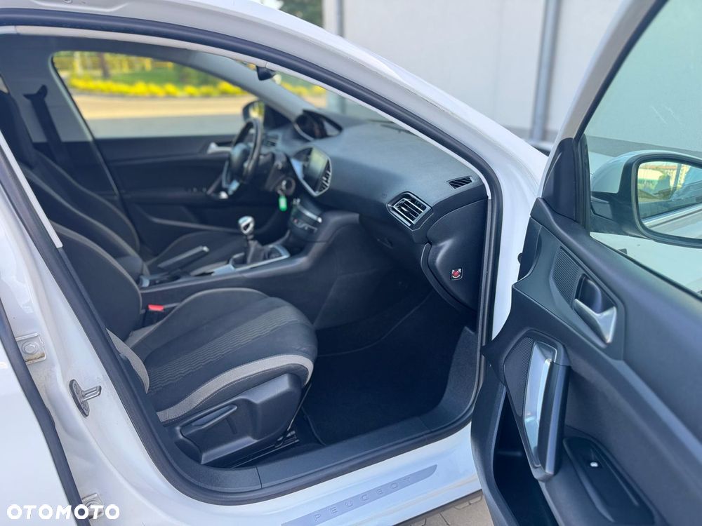 Peugeot 308 1.6 BlueHDi Allure S&S - 23