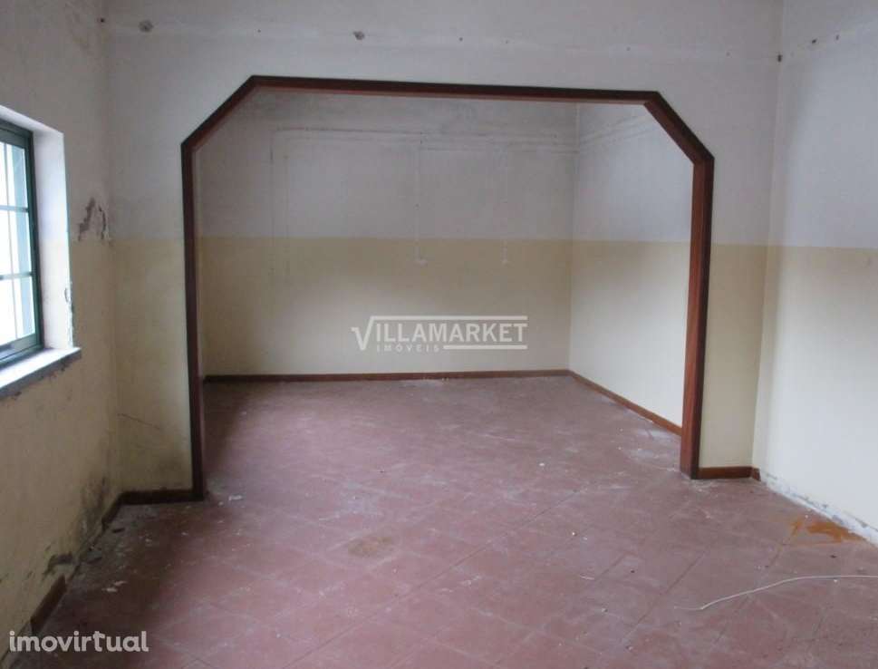 Prédio da banca composto por 2 armazéns com 877 m2 e com 1458 m2 de te - Grande imagem: 4/12