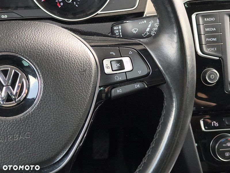 Volkswagen Passat - 22